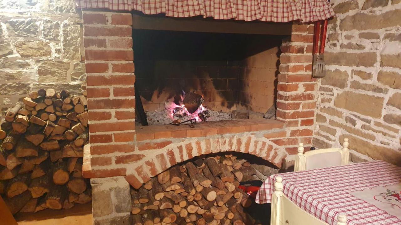 הוילה Zamask Casa Leonarda, Old Authentic Istrian Stone House Near Motovun, Central Istria מראה חיצוני תמונה